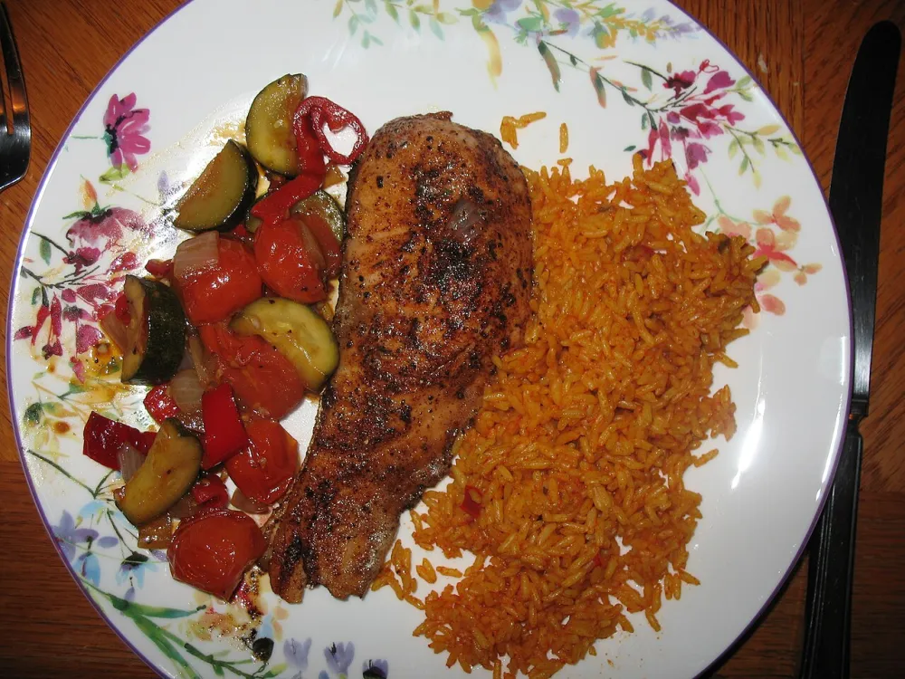 Минтай запечённый с овощами