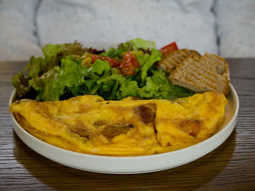 Омлет с курицей и сыром